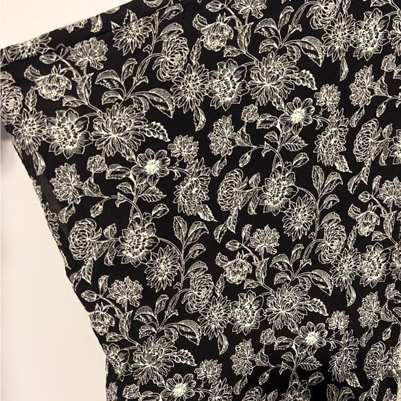 Forever 21 Black & White Floral Kimono Short Sleeve 100%rayon Size Small/Medium - Picture 3 of 5
